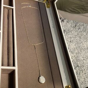 Kendra Scott Elegant Gold Necklace with Pearl Pendant